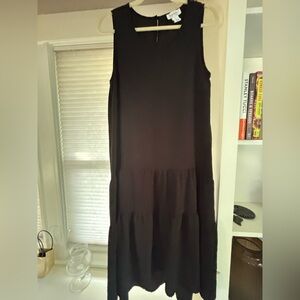 Nicole Miller Classic Black Top